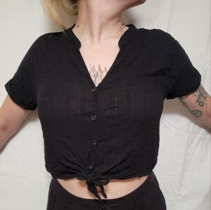 Short-Sleeve Black Tie-Front Crop Top